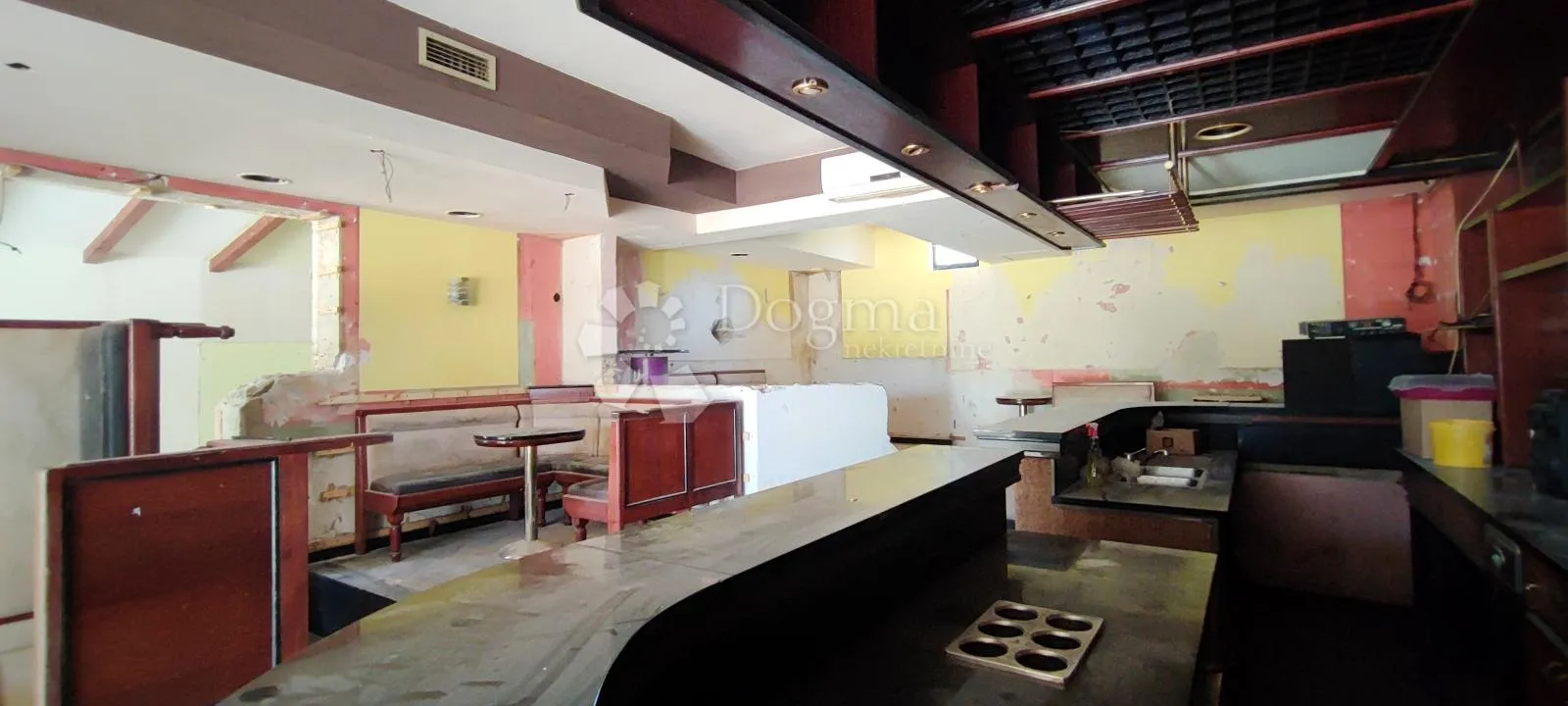 poslovno stambena kuća u centru križa s zemljištem 1200m2 - slika 6