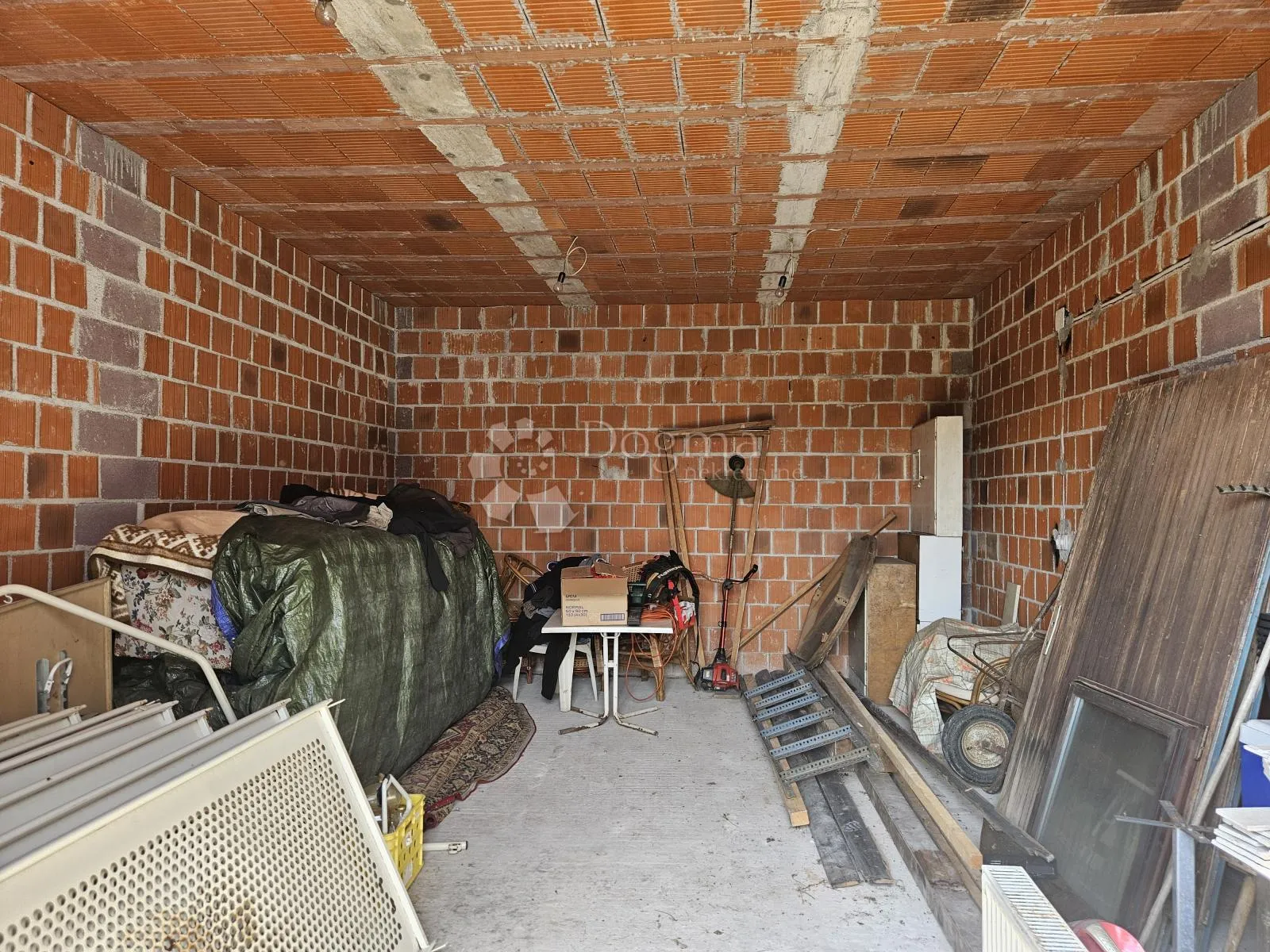 gospodarsko-poljoprivredna zgrada sa bonus zemljištima - slika 9