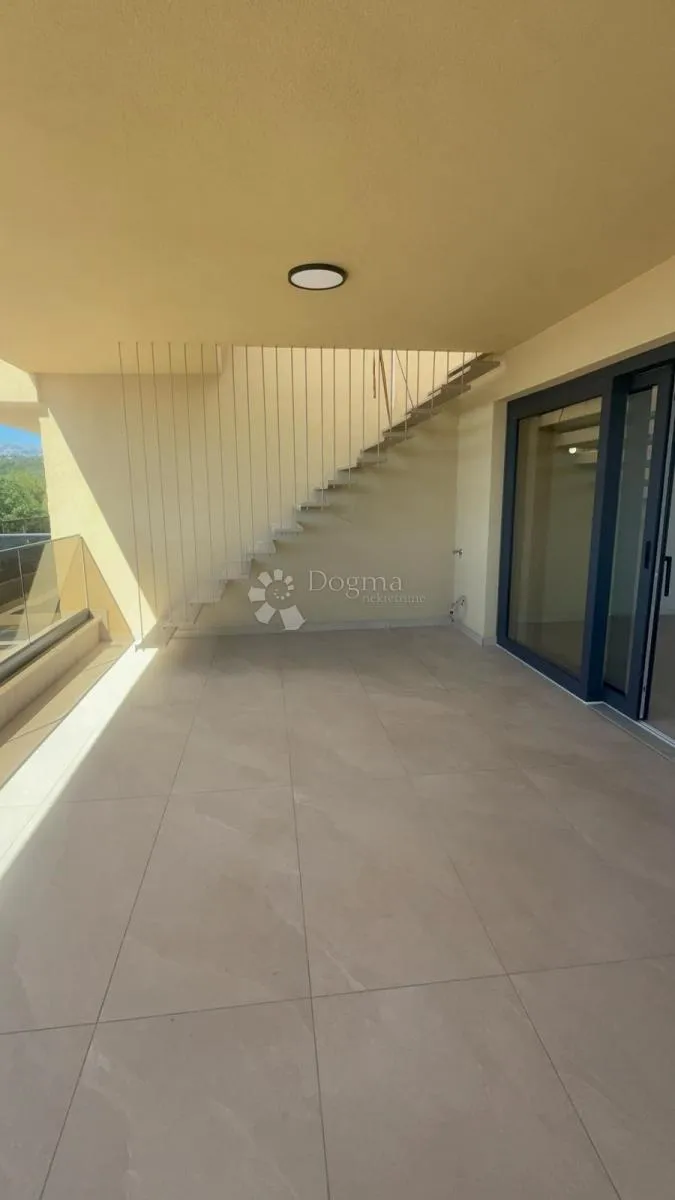 ekskluzivni penthouse uz more, terasa 120 m² - slika 7