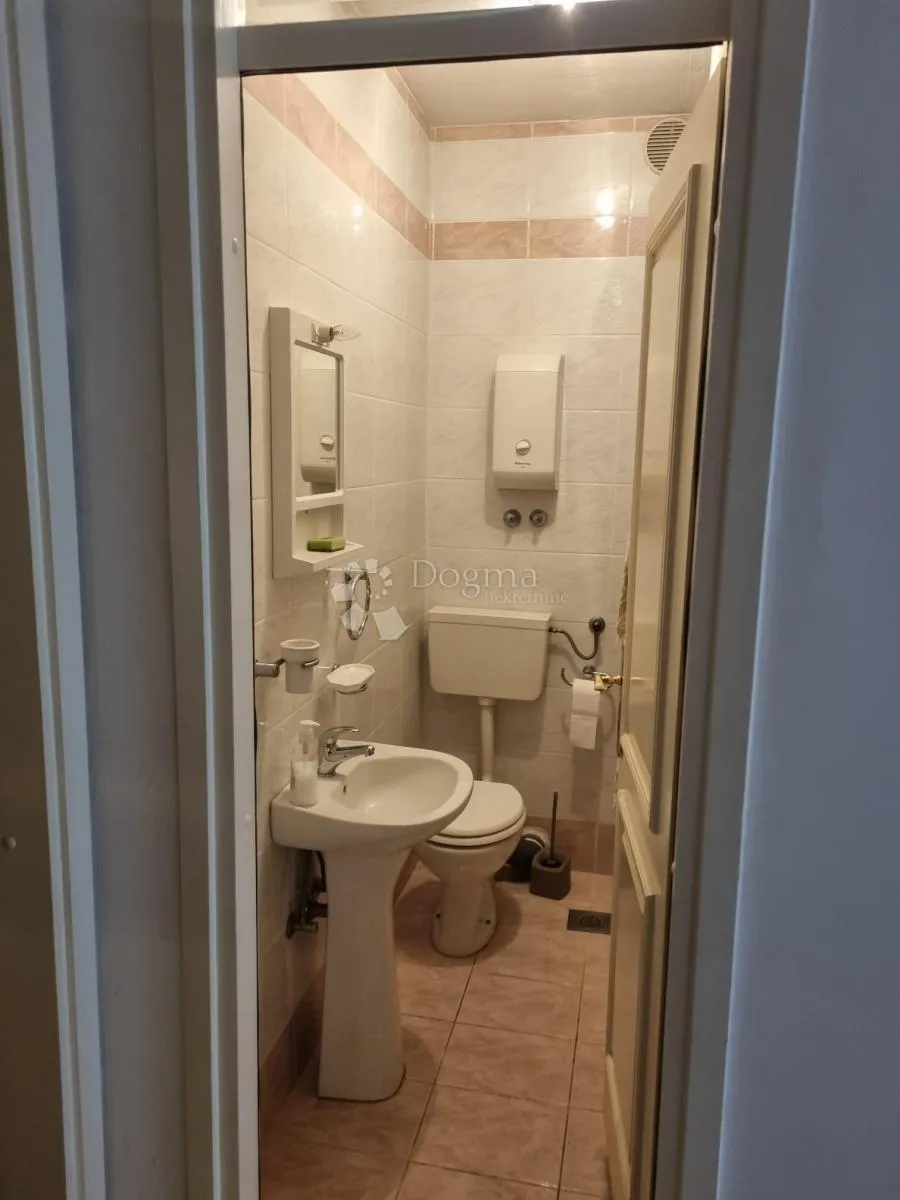 stan u centru njivica, krk - slika 10