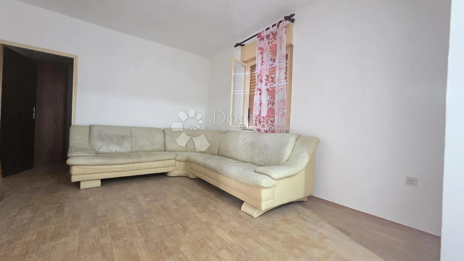 kuća sa dva stana i okućnicom - slika 8