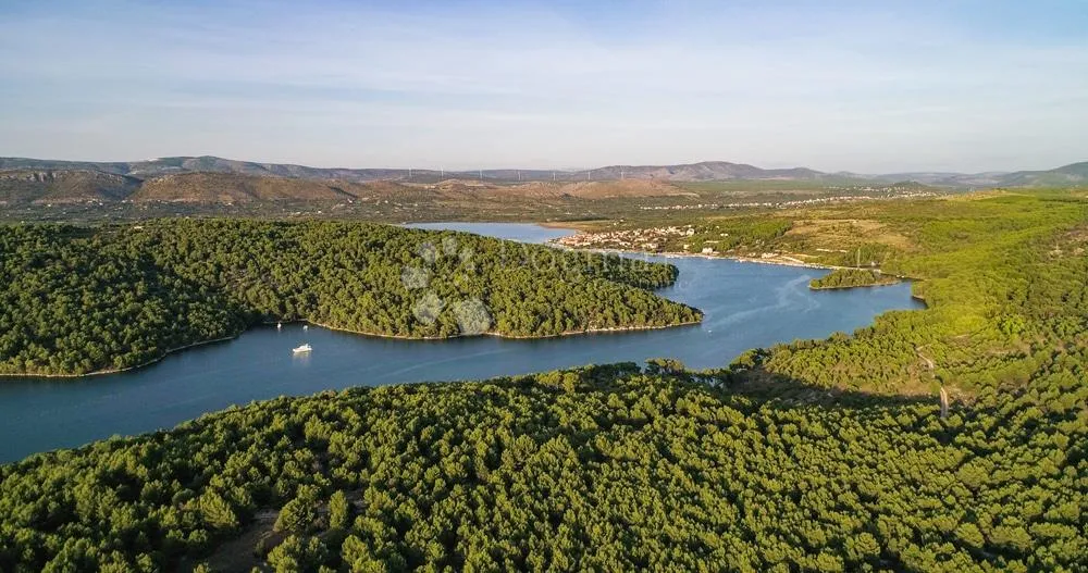 Veliko Poljoprivredno Zemljište od 9763 m² – Prilika za Vizionare s Jasnom Vizijom - Jadrtovac, Šibenik