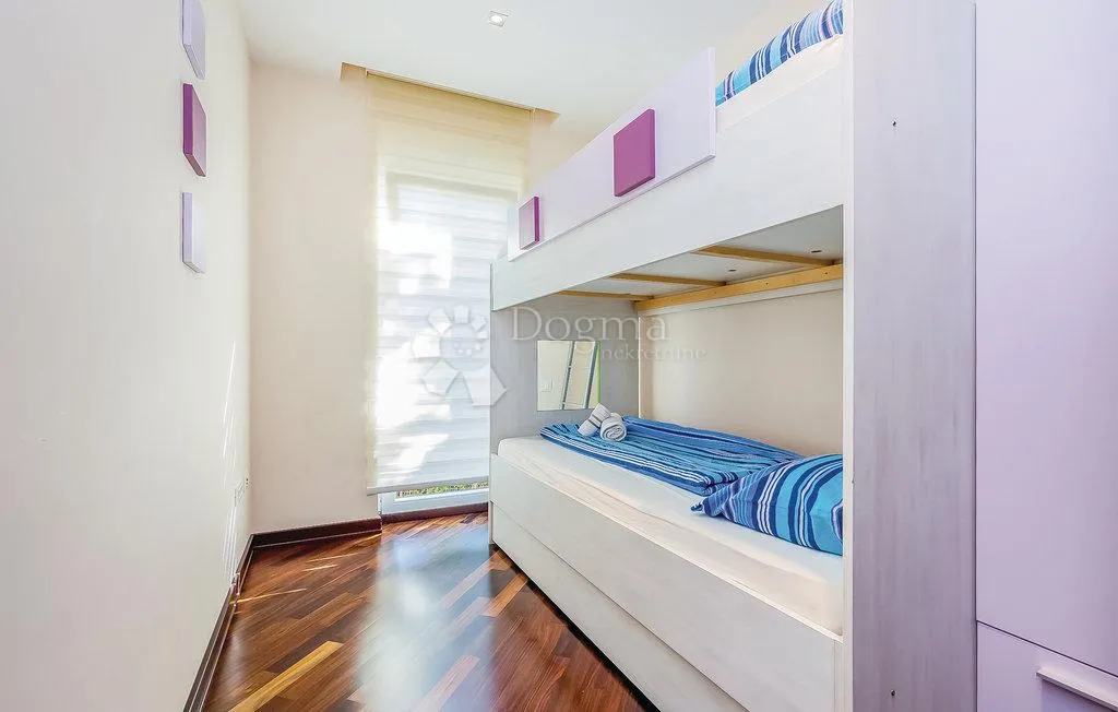 apartman 10 metara od mora sa bazenom crikvenica - slika 16