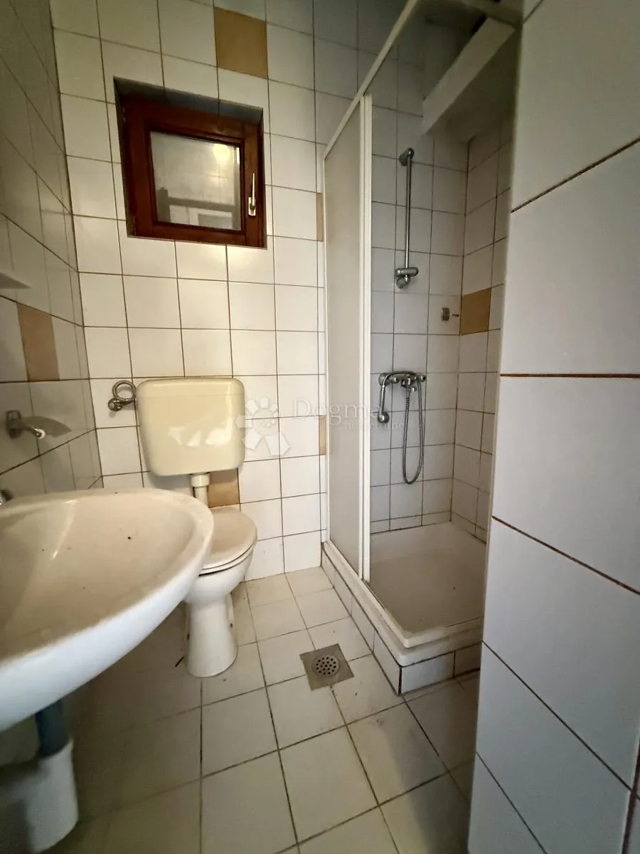 prodaje se apartman u centru malog lošinja - slika 13