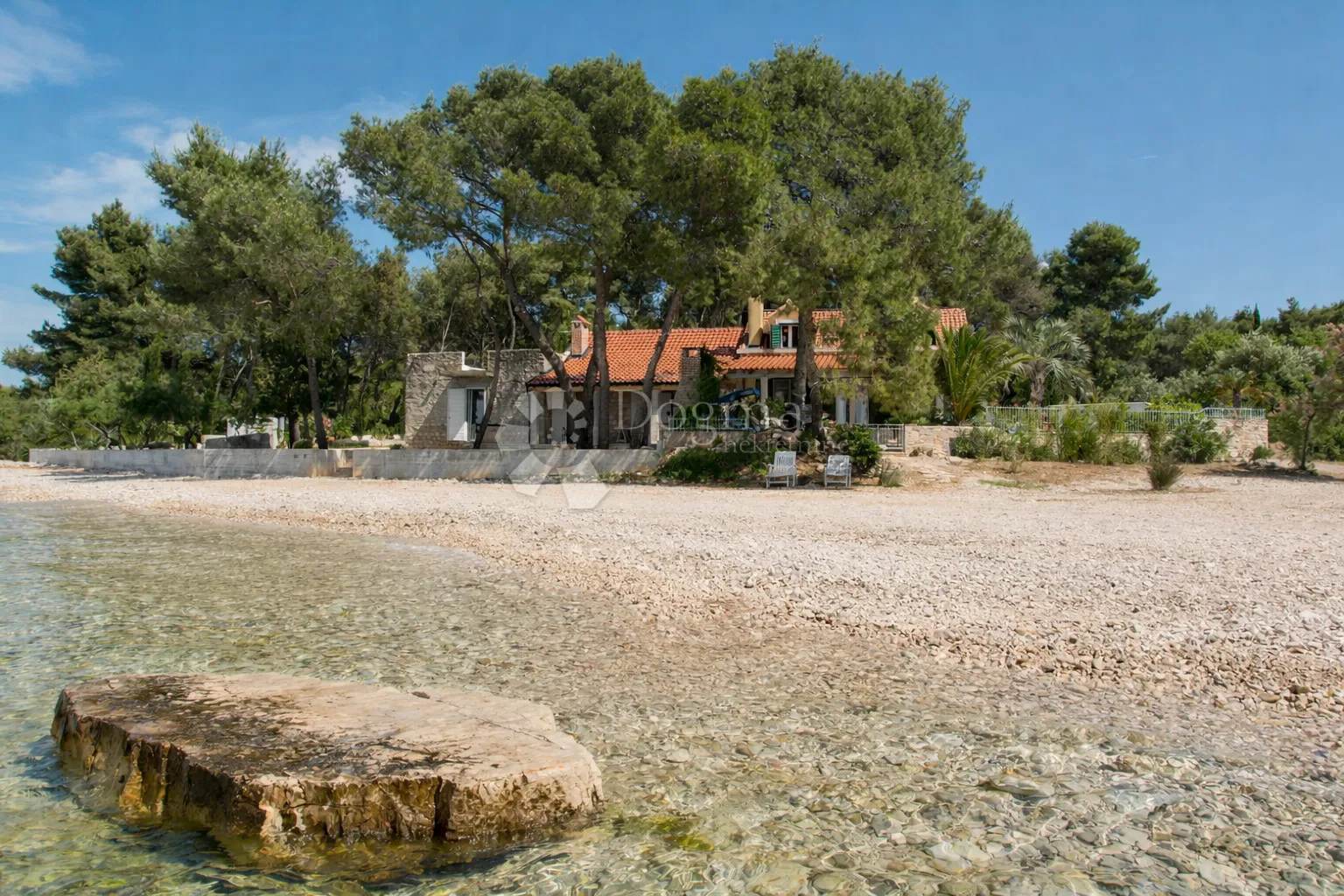 otok brač – ekskluzivna kuća na samoj obali mora s privatnim bazenom i pogledom na more - slika 5