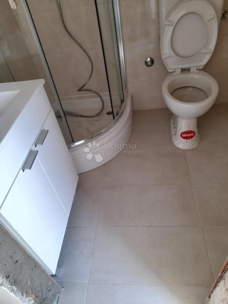 odličan stan u centru benkovca - slika 5