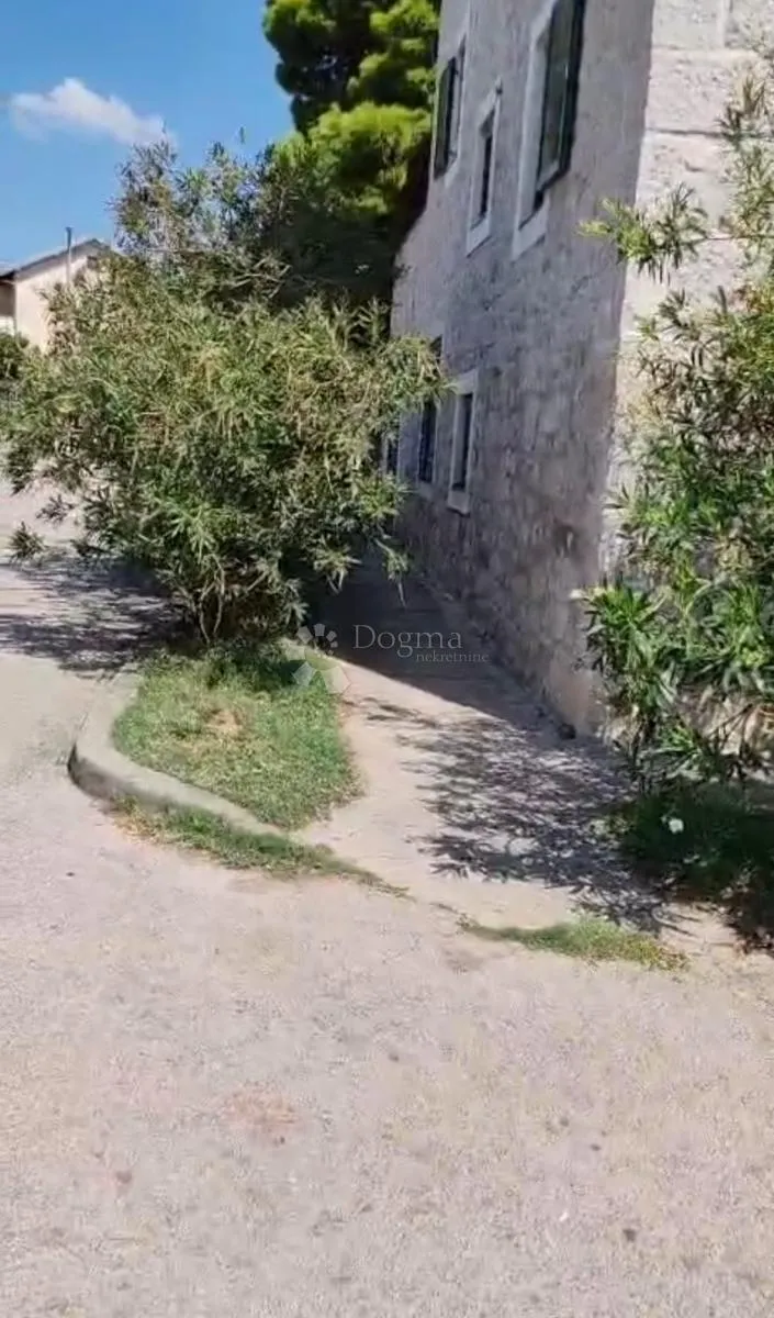 srima - poslovni prostor u centru uz more - slika 4