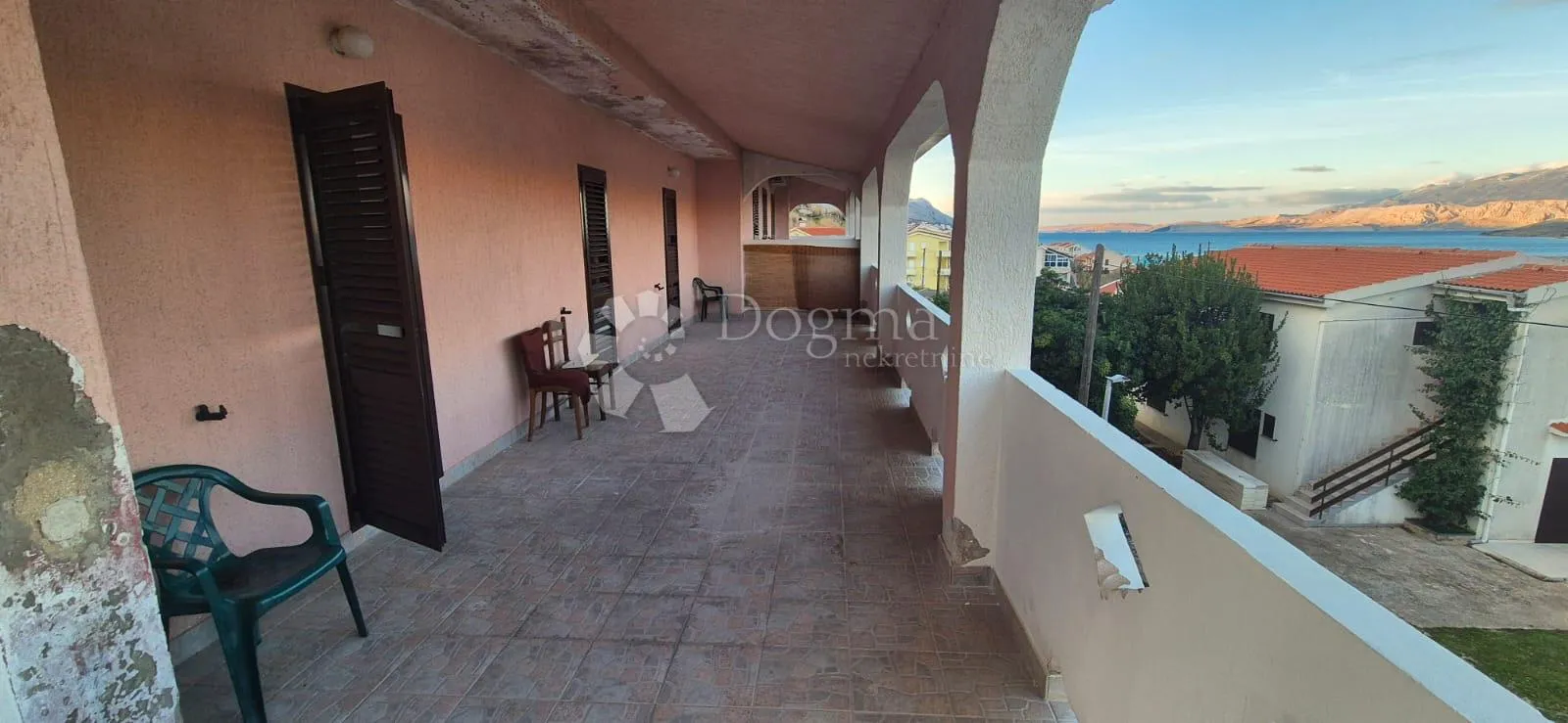 pag, apartman 106,85m2 u blizini gradske plaže - slika 10