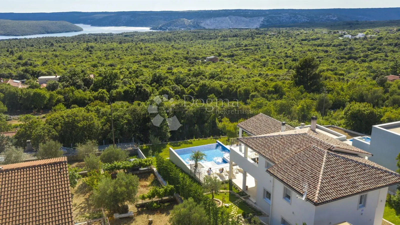villa s 5* - panoramski pogledom na more i privatnost - slika 2