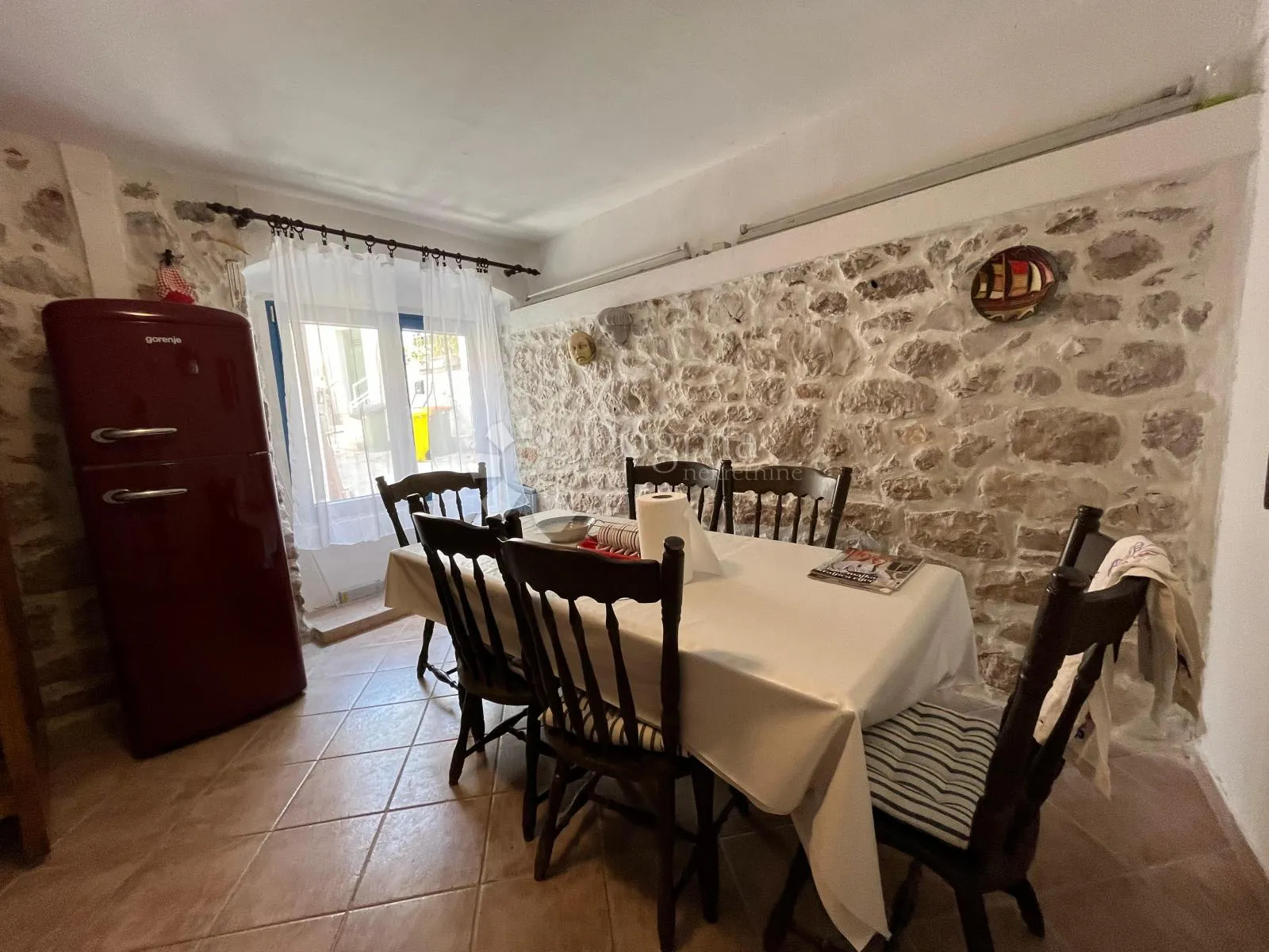 šarmantna kamena kuća na murteru - slika 11