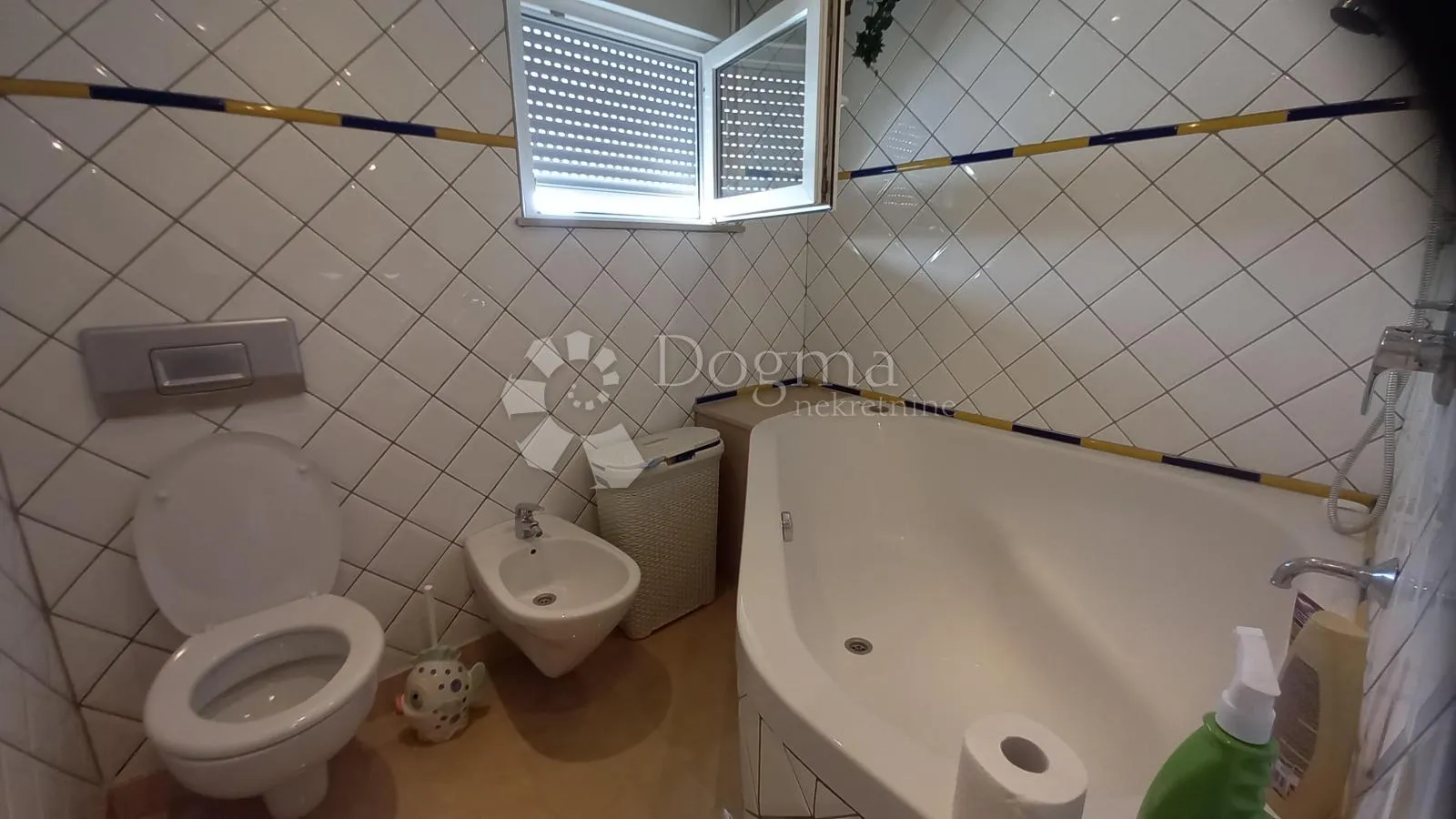 apartmanska kuća sa velikom okućnicom - slika 21