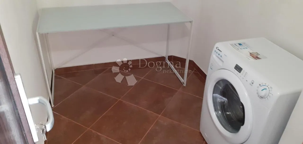 kuća s renoviranim stanom i građevinskim zemljištem, 5 minuta od pazina - slika 14
