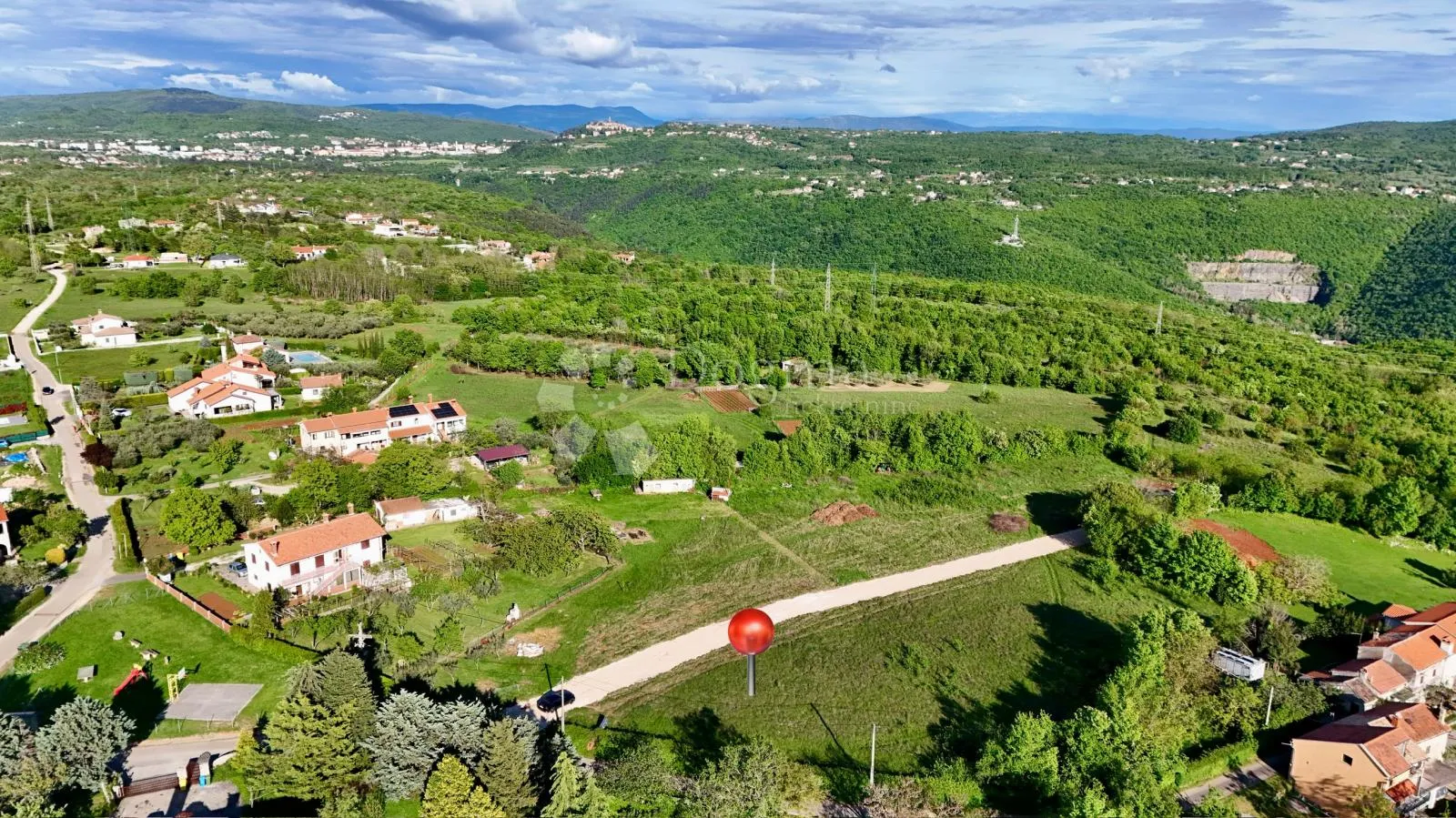 prekrasno građevinsko zemljište u selu kraj labina - slika 3