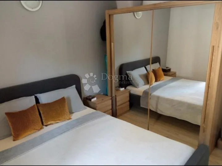 kuća sa tri stana i pogledom na more, dugi rat - slika 9