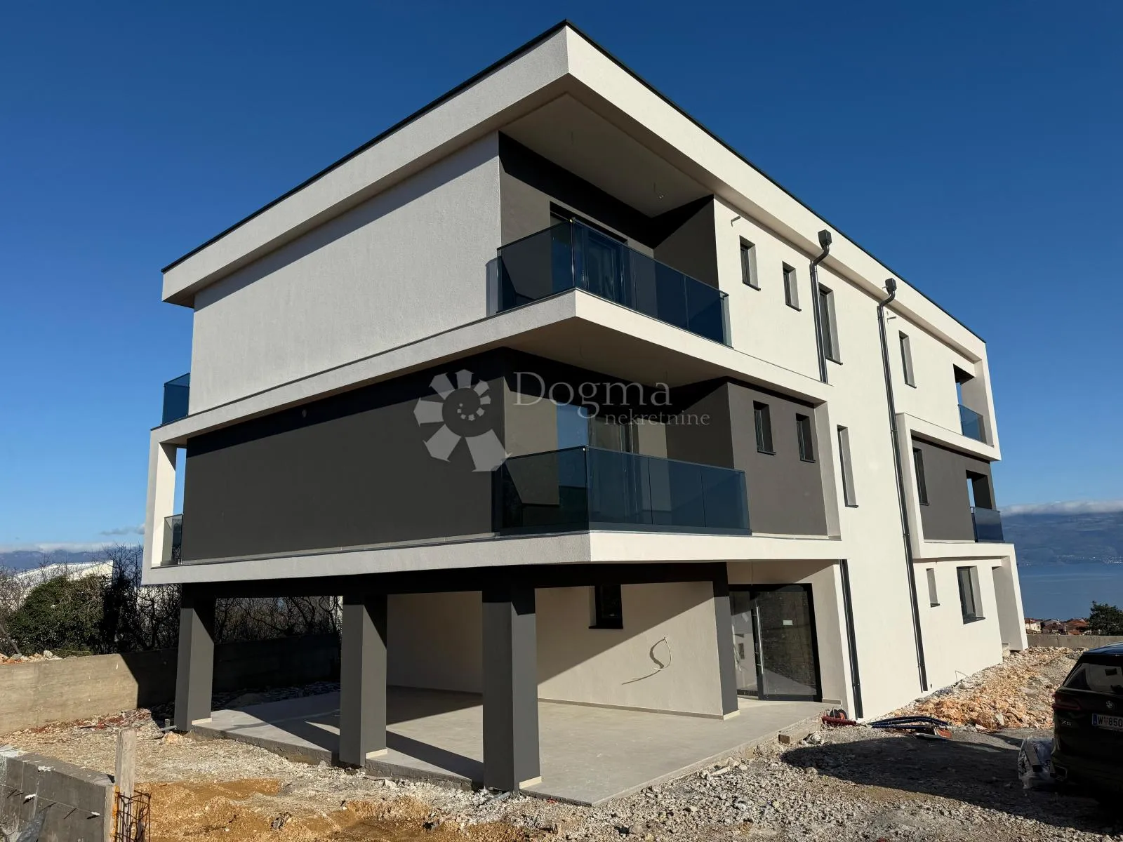 otok krk vrbnik- luksuzni apartman na prvom katu odlične novogradnje - slika 2