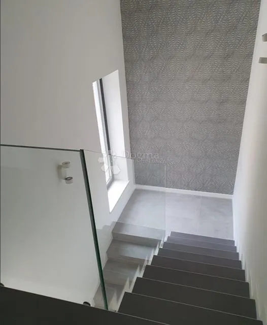 atraktivna villa sa panoramskim pogledom na more - slika 8