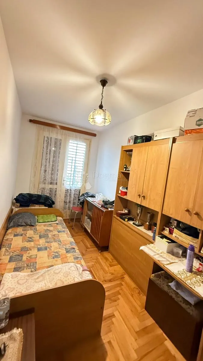 kuća s dva stana i građevinskom okućnicom 4740m2 u okolici labina - slika 14
