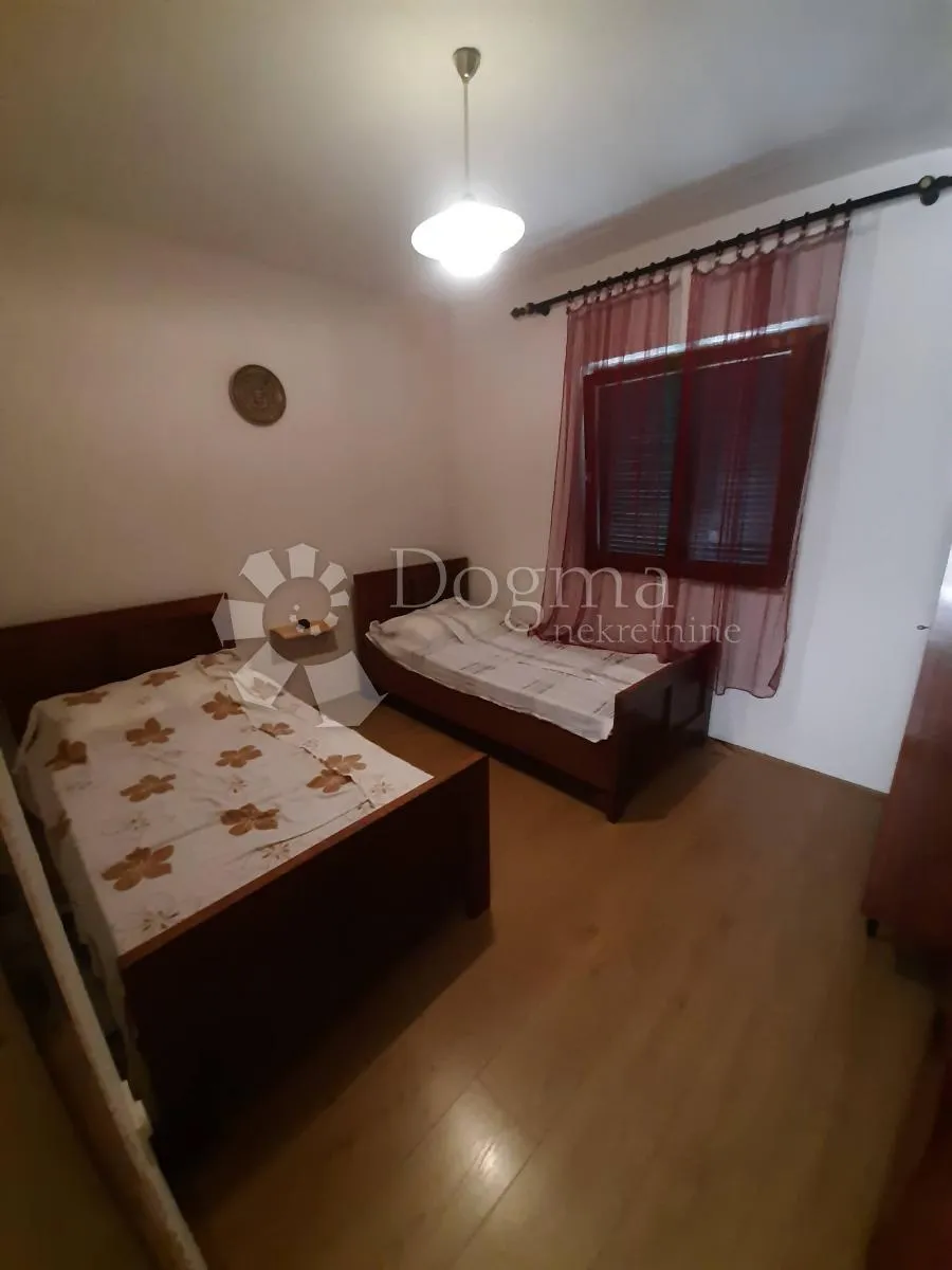 stan sa dvorištem u blizini plaže - slika 14