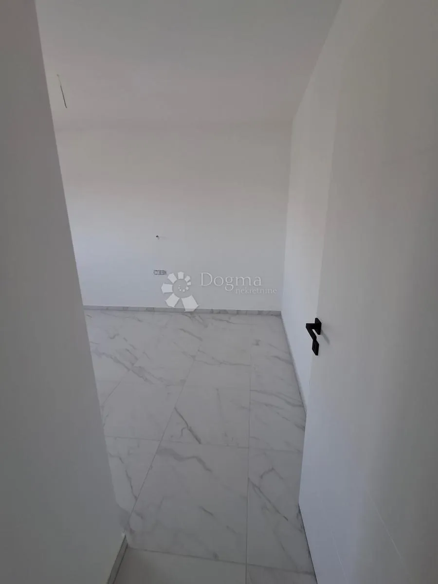 apartman u kvalitetnoj novogradnji u barbatu blizu mora - slika 5