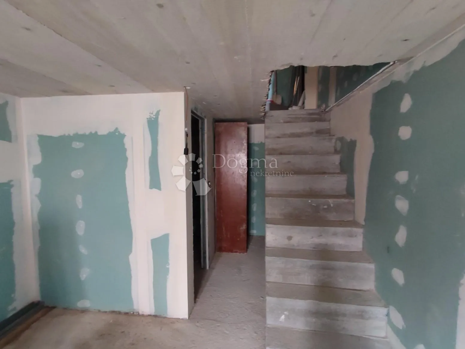 šarmantna autohtona kuća s pogledom na dolinu – 84 m² (visoki roh-bau) - slika 4