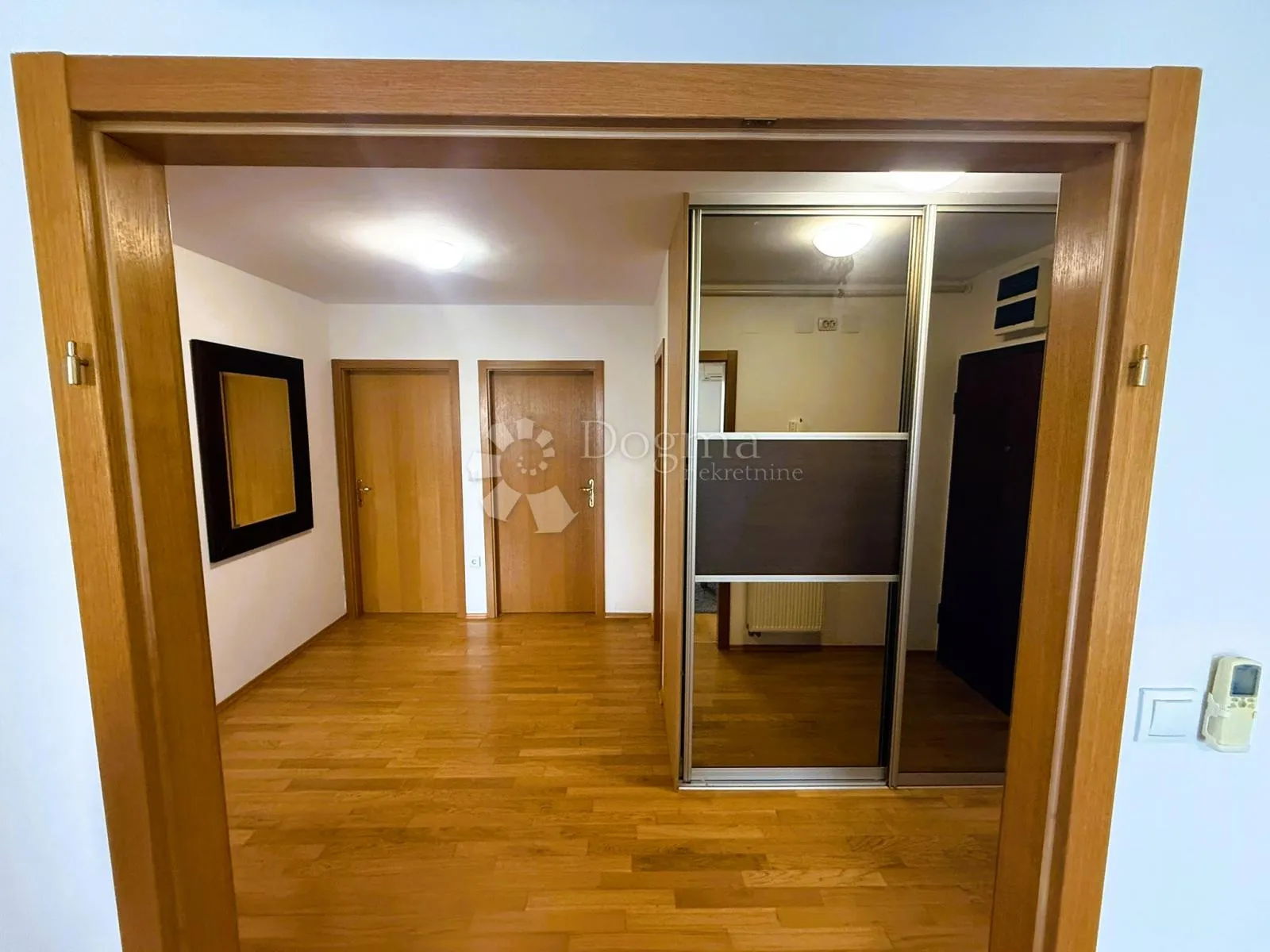 stan 77 m², 1. kat, mirna lokacija - slika 4