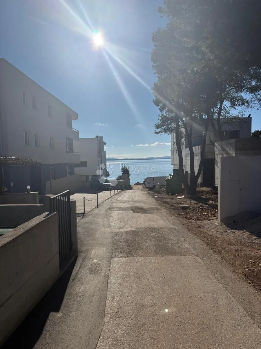 dvoetažni apartman petrčane novogradnja 100 m od mora - slika 2