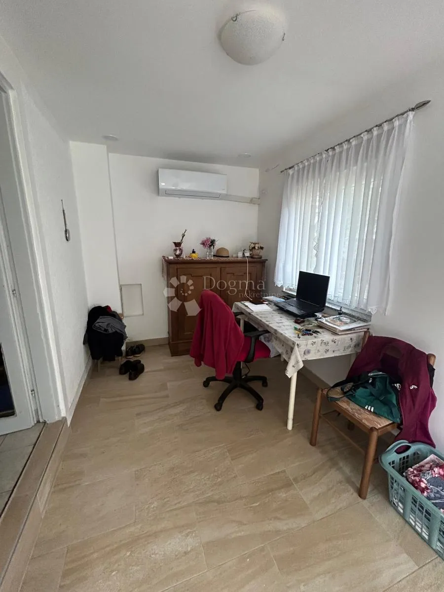 dvojna kuća okružena prirodom - slika 2