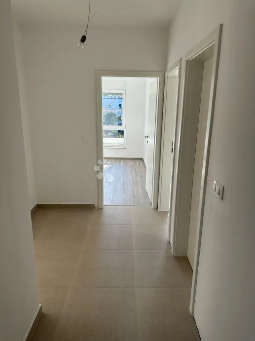 moderni 2-sobni stan u novogradnji, 800 m od mora - slika 10