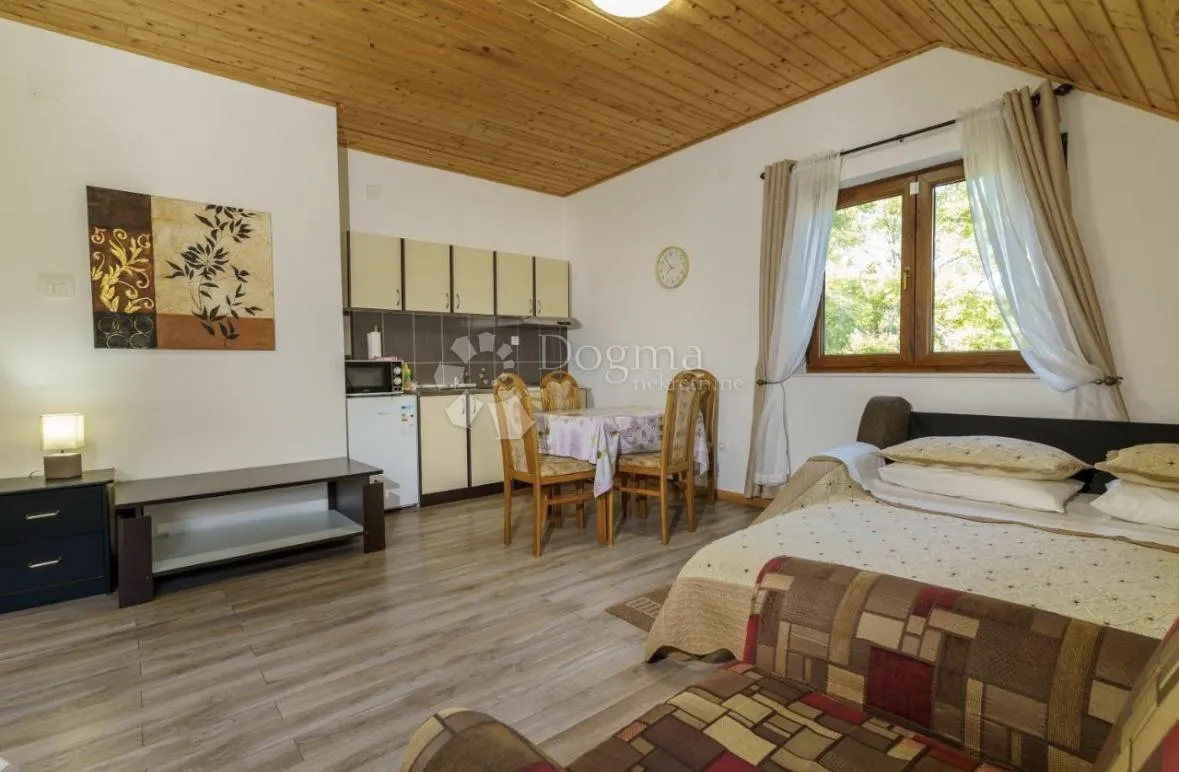 resort u srcu like nadomak plitvica - uhodan posao !!! - slika 21