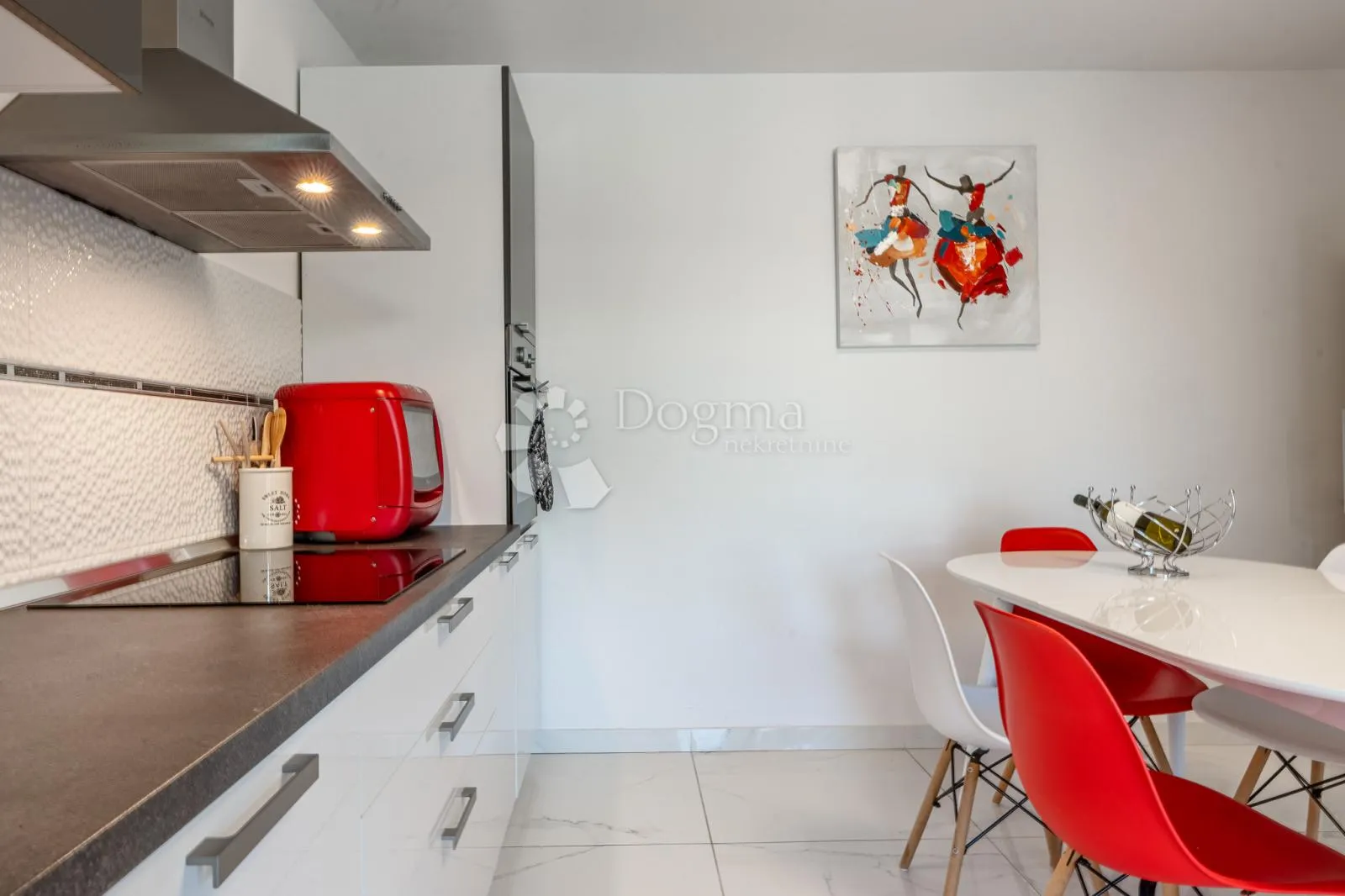 vila s bazenom na krku – odmor i investicija! - slika 25