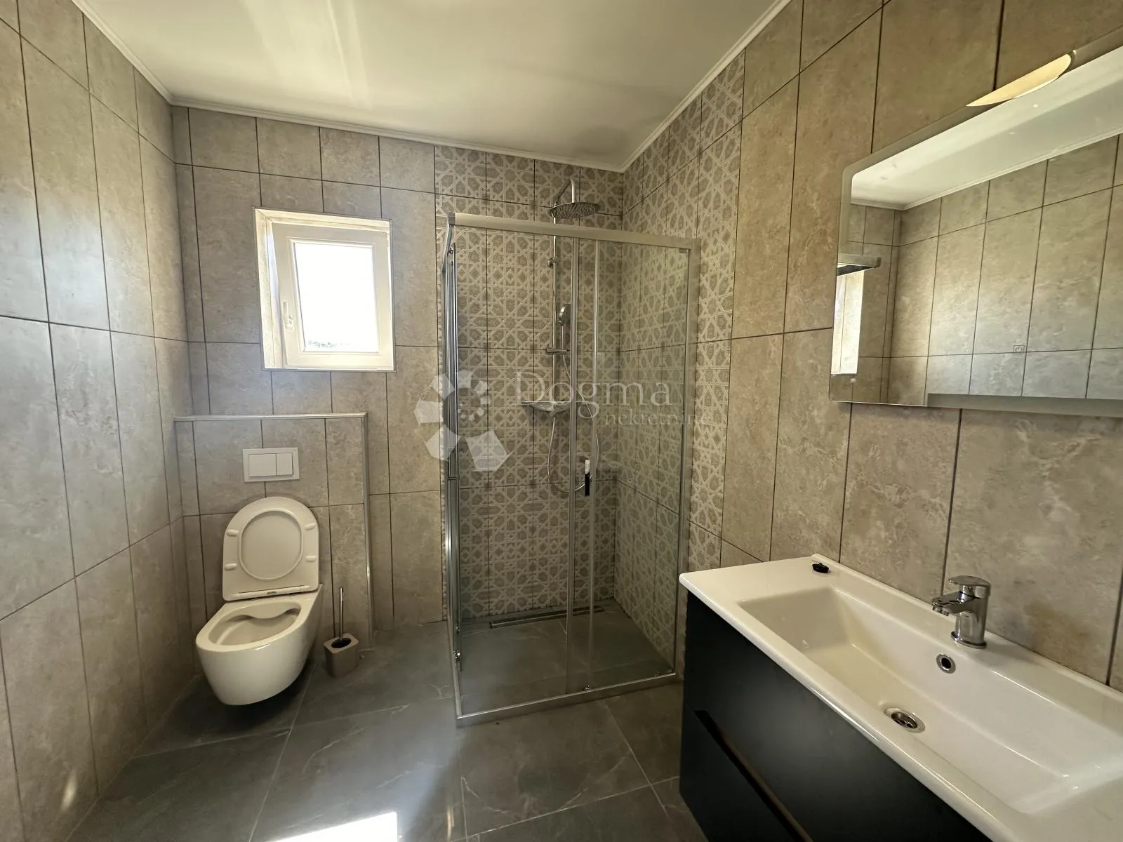 kuća sa 6 apartmana 550m2 u blizini mora - slika 17