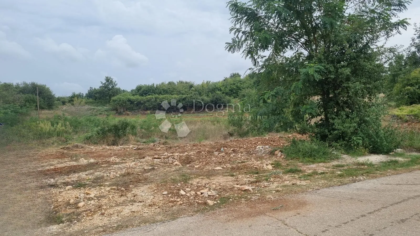 BIJAŽIĆI - Građevinsko zemljište 644m uz cestu - Svetvinčenat