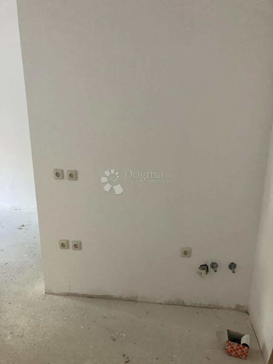 prilika - apartmanska kuća u pirovcu, 1. red do mora - slika 29
