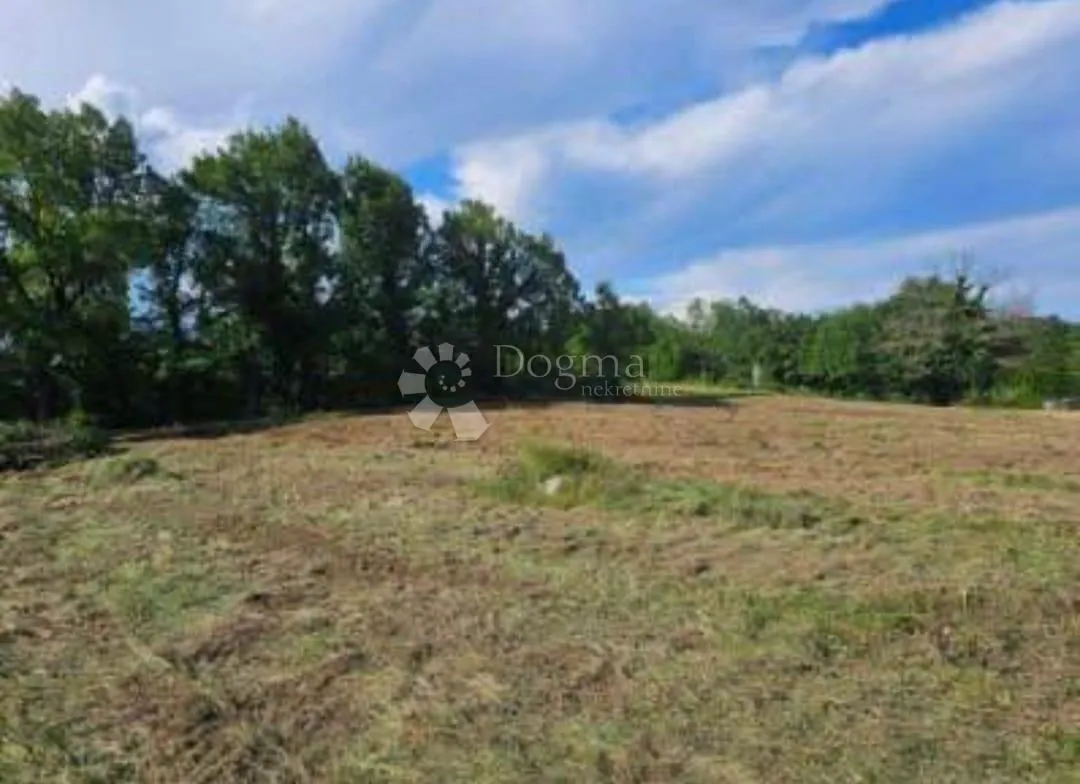 prostrano građevinsko zemljište - 5100 m2 - slika 1