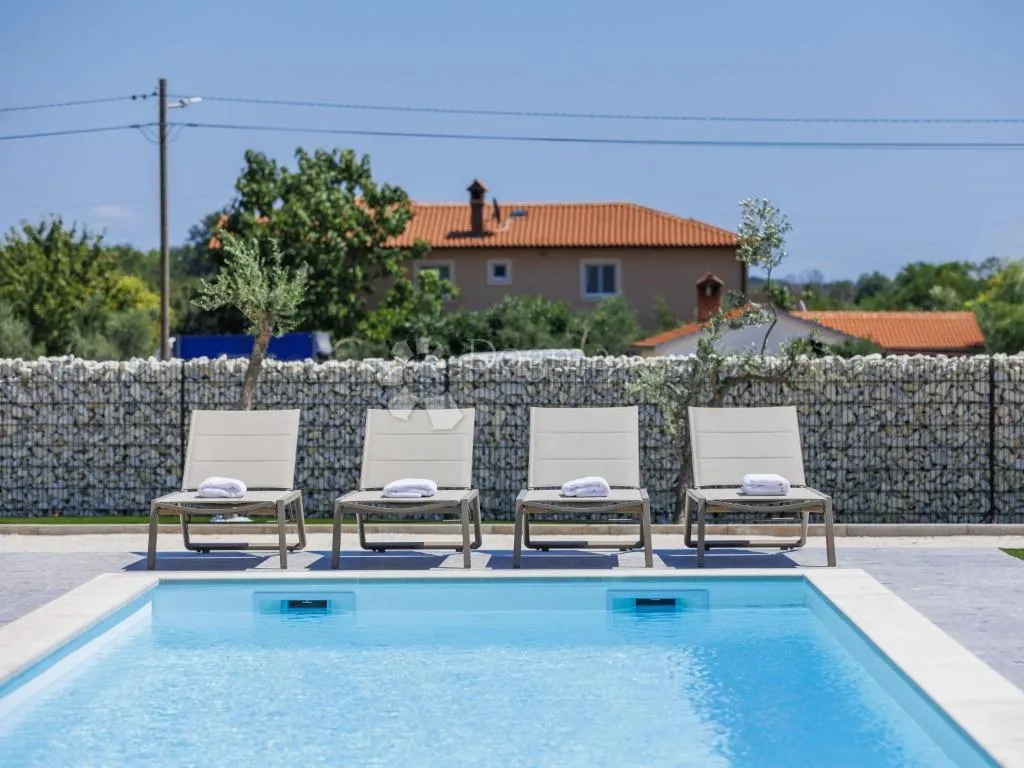 moderna vila s bazenom i solarnim sustavom u okolici loborike, blizu pule - slika 16