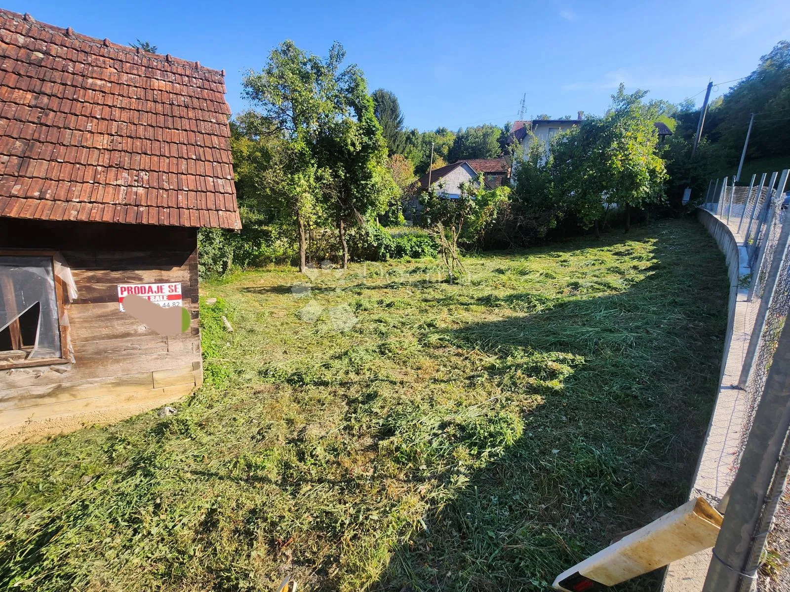 drvena hrastova kuća 120m² za renovaciju sa dvorištem - slika 2