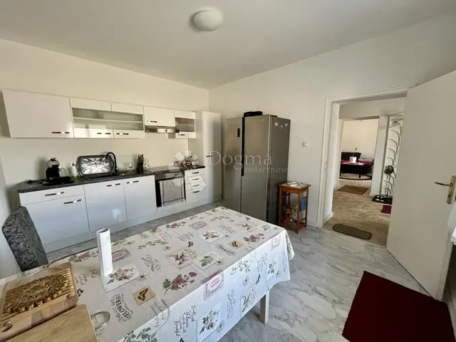 bribir,samostojeća kuća sa dva stana - slika 20