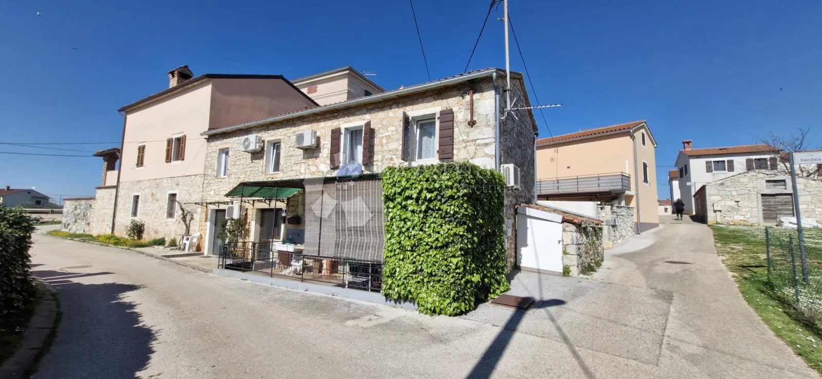 poreč (okolica) - kuća sa dva stana prilika - slika 2