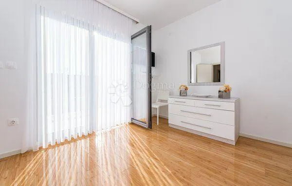 stivašnica- villa s bazenom na top lokaciji - slika 13
