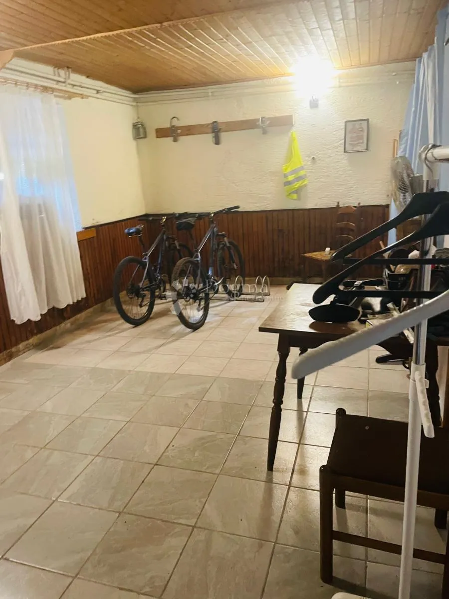 uhodani pansion na izvrsnoj lokaciji - slika 38