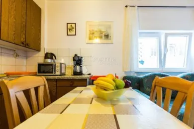 kuća u tisnom sa 3 apartmana, nekoliko metara od mora - slika 4