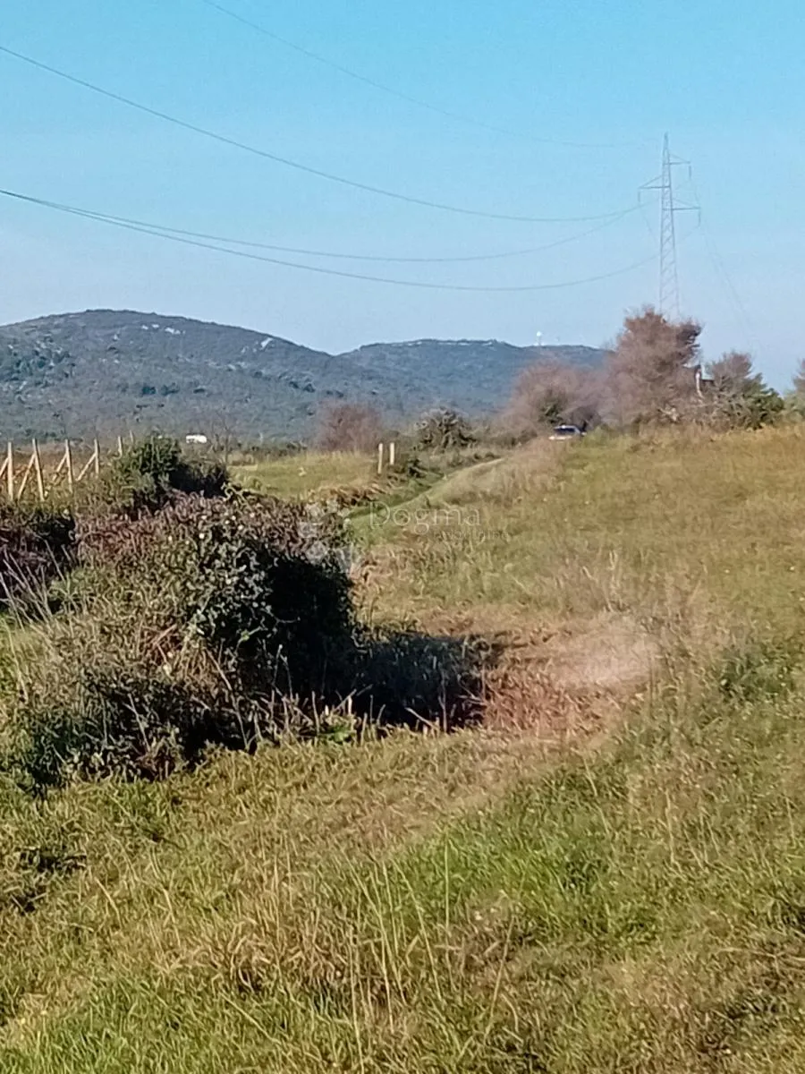 poljoprivredno zemljište s bunarom za vodu na zemljištu! - slika 9