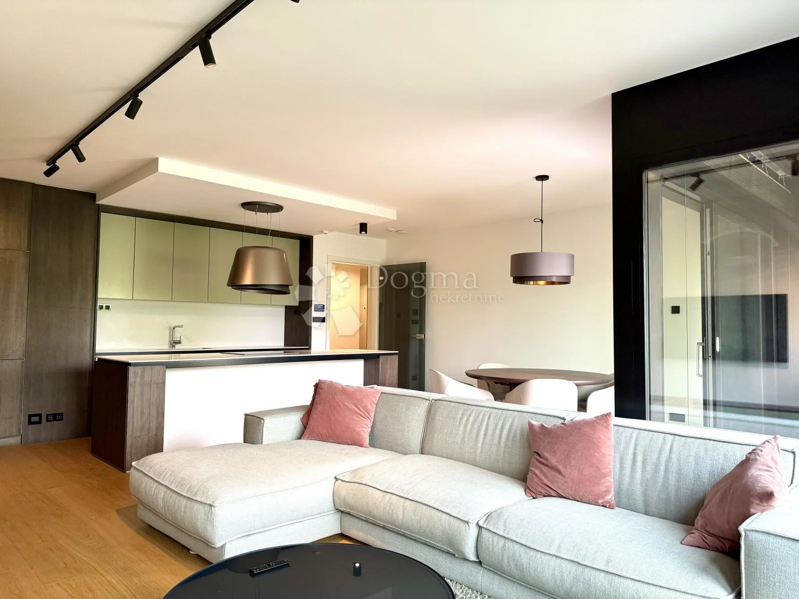 zagreb, centar, luksuzan stan 97 m2 s privatnim liftom - slika 4