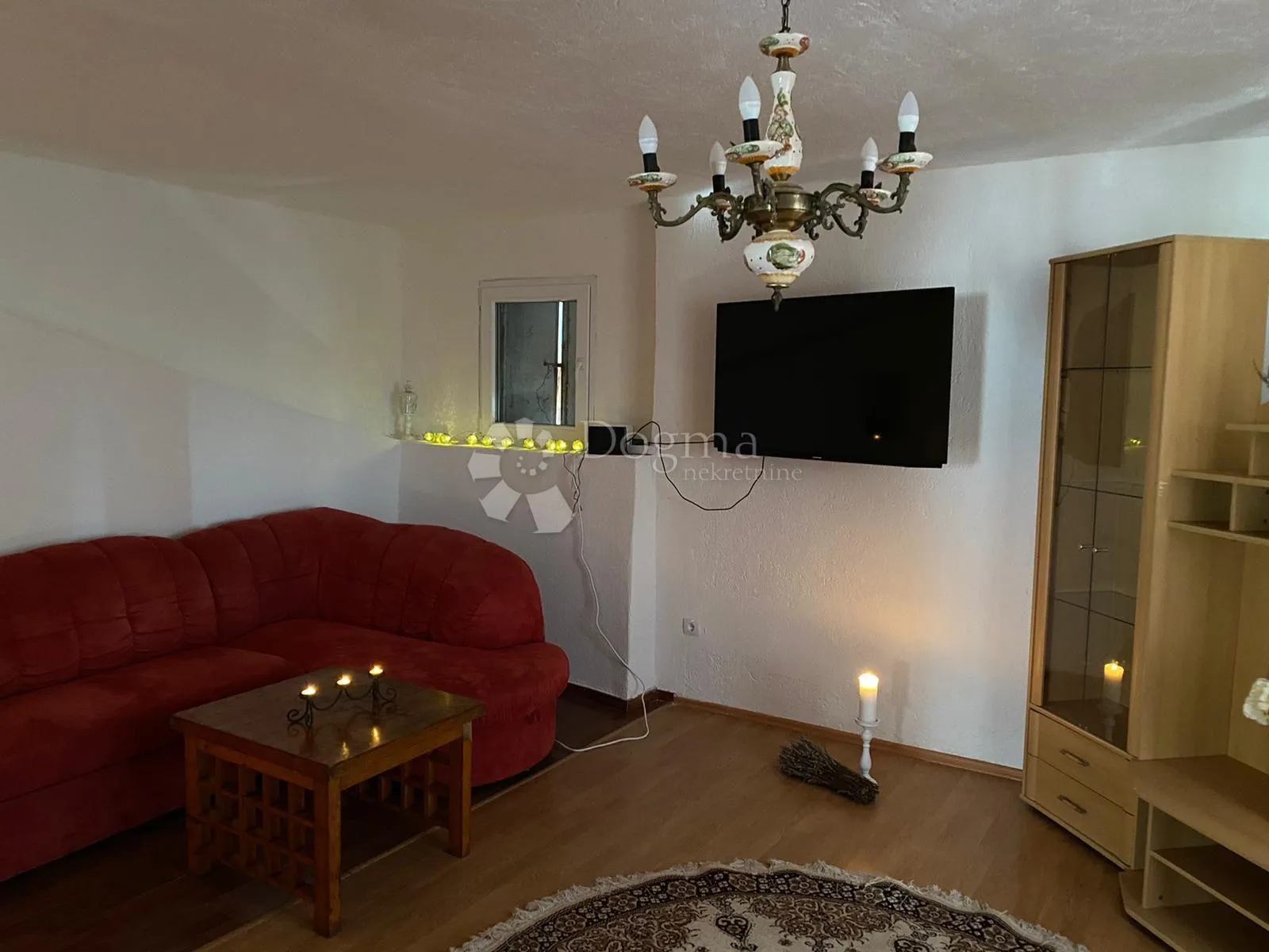 apartmanska kuća na 10-tak km od buzeta! - slika 7