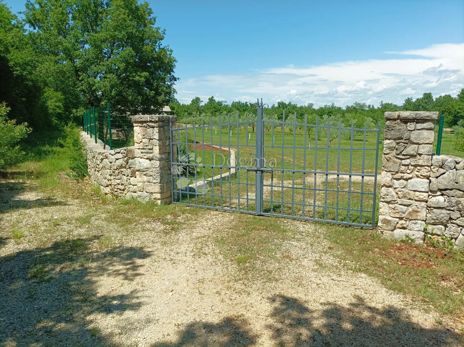 iznimno zemljište između bala i rovinja sa građevinskom dozvolom - slika 5