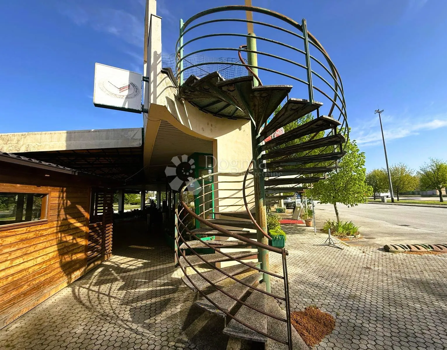 prodaje se motel s poslovnim prostorom - slika 16
