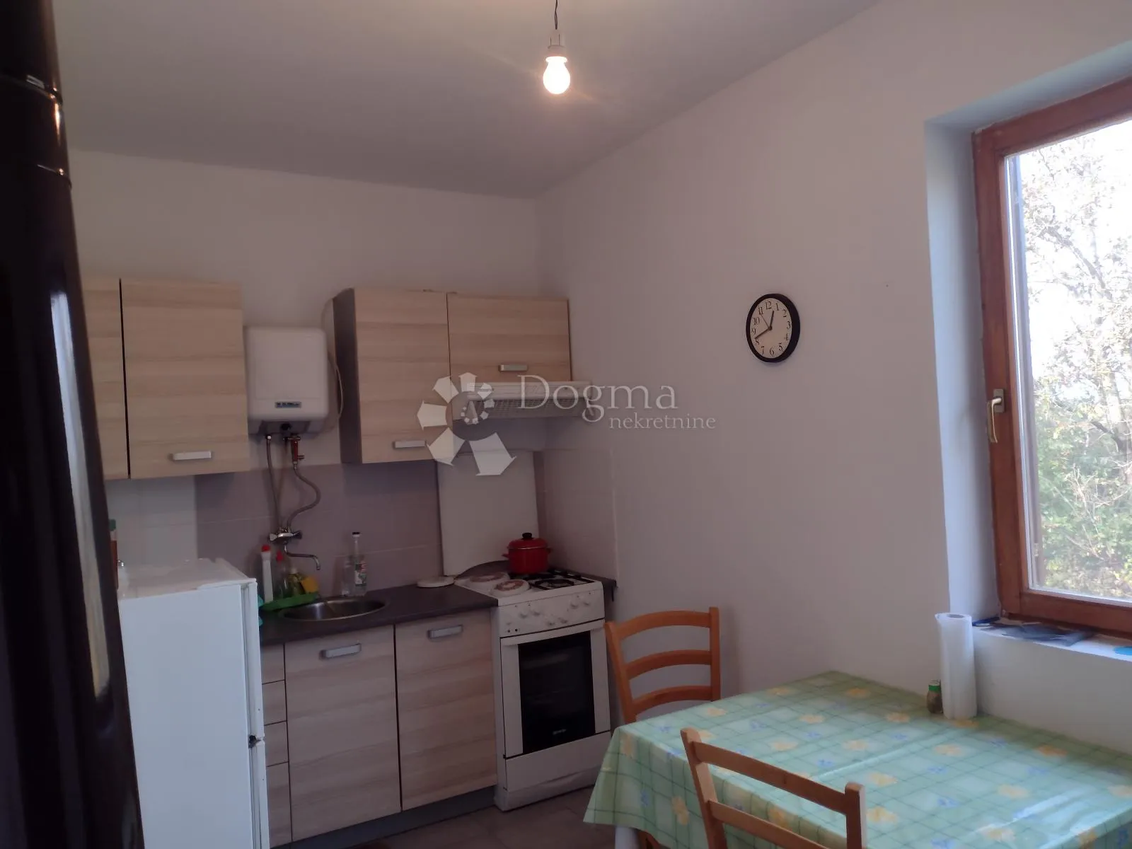 divan pogled, novouređeno i namješteno - slika 6