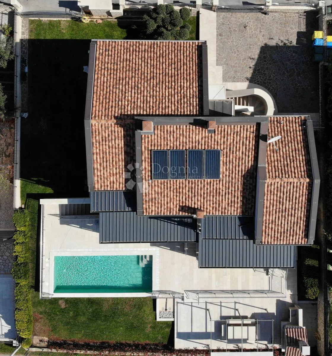 poreč, luksuzna vila s 3 stana i otvorenim pogledom na more - slika 44