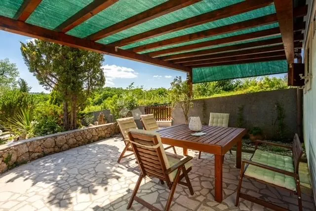 vrbnik samostojeća kuća idealna kako za život tako i za investiciju - slika 14