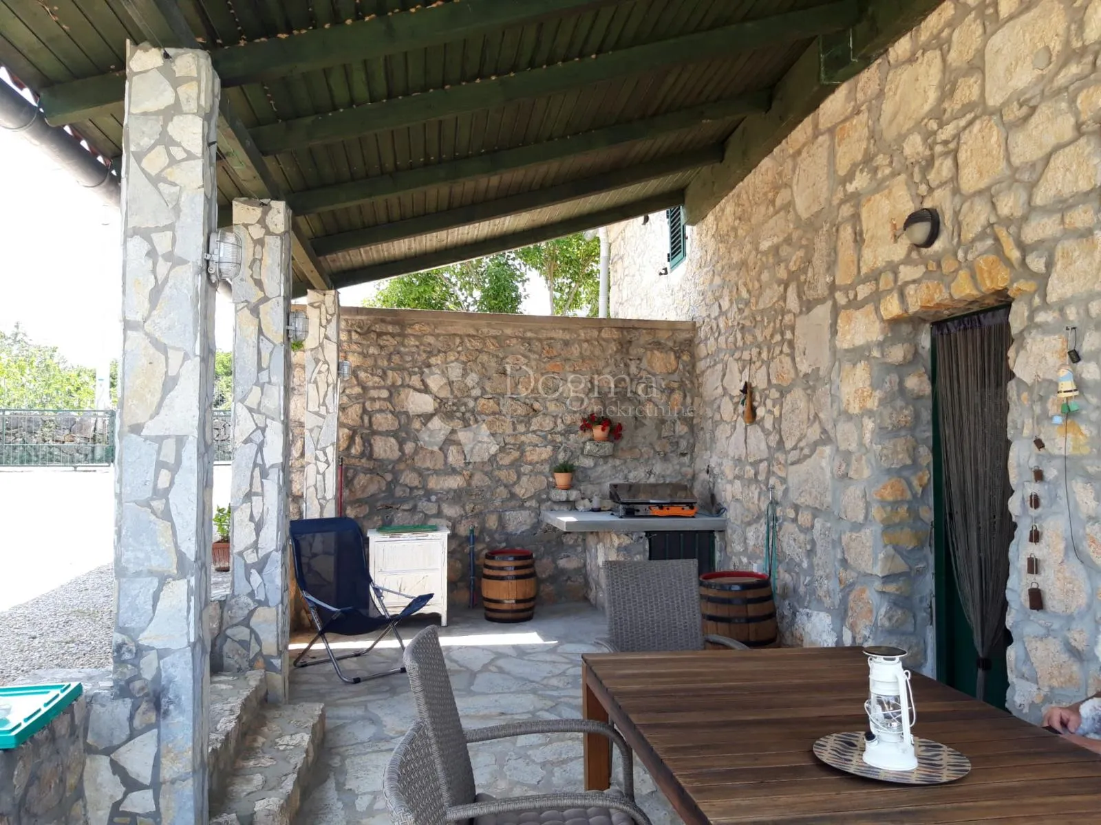 kamena kuća za odmor s bazenom - slika 5